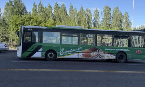 Оклейка бренда Сайрам Нан на автобусе